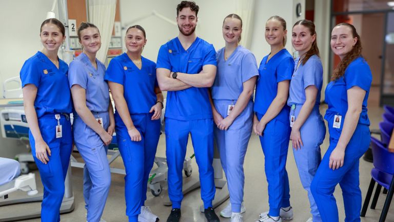 Groupe d'étudiantes et étudiant